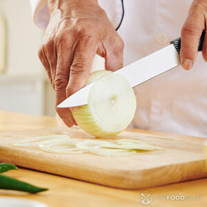 нарезаем лук