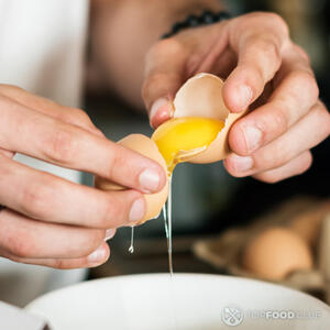 Разделите яйцо