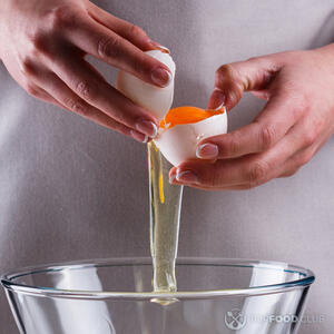 отделяем желток