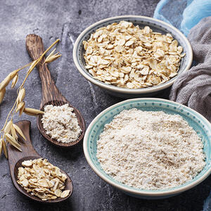 всыпайте заранее просеянную овсяную муку