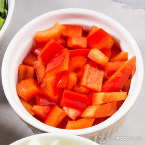 нарезанный красный перец