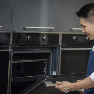 Разогрейте духовой шкаф 