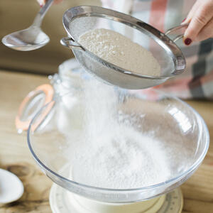 Просейте муку