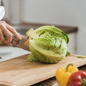 Капусту разрезать