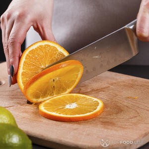 Нарезать апельсин