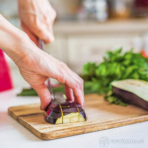 баклажан кубиками