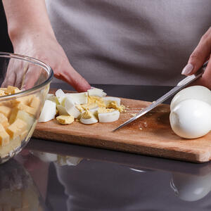 Резать яйца