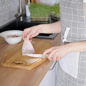 резать кальмара