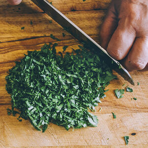 Режем петрушку