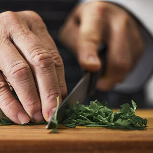 Резать петрушку