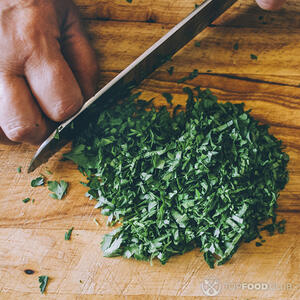 резать петрушку