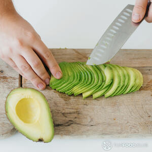 нарезать авокадо