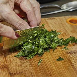 мелко нарежьте,