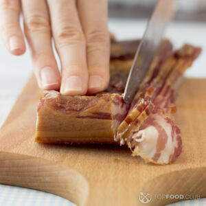 нарезаем бекон