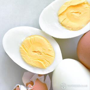 режем яйца пополам