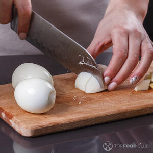 Резать яйца