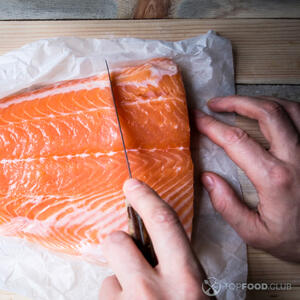 резать рыбу