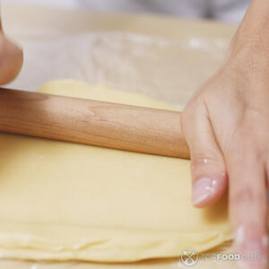 раскатать тесто для пиццы