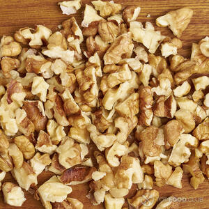 резать орехи