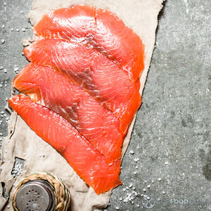 нарезаем сёмгу в произвольном виде