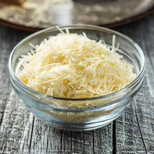 Мелко натрите сыр