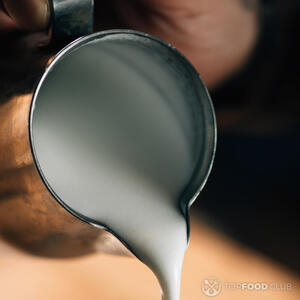 Добавляем сливки.