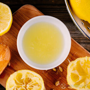 Добавить лимонный сок