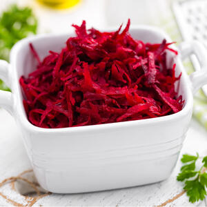 Натрите свеклу