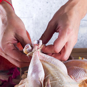 связать курицу