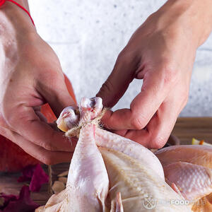 связать курицу