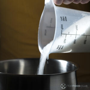 добавьте сахар