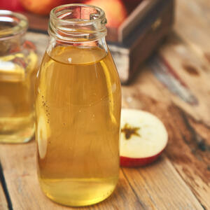 Налить уксус