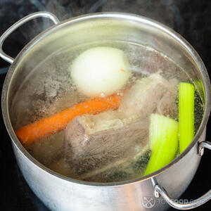 Варить мясо