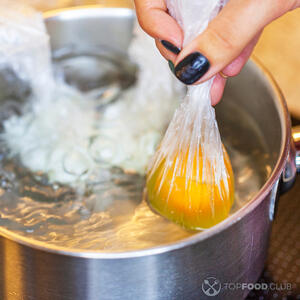 Отварить яйцо