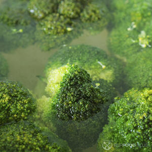 брокколи в воде