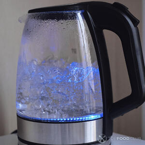 Воду нагрейте до температуры 35-40 градусов