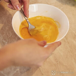 Взбить яйца