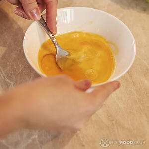 Взбить яйца