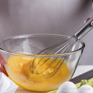 взбить яйца венчиком