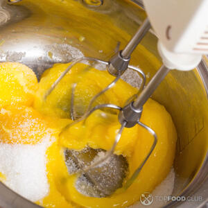 Желтки с сахаром