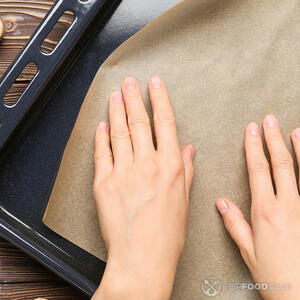 Постелите пергамент