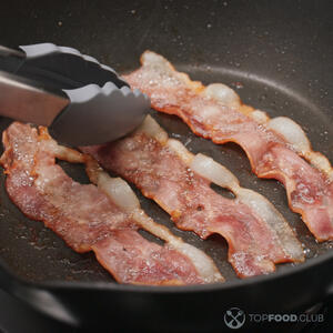 Обжарить бекон