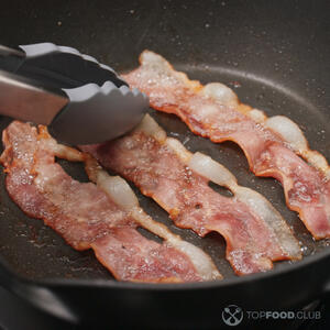 Обжарить бекон