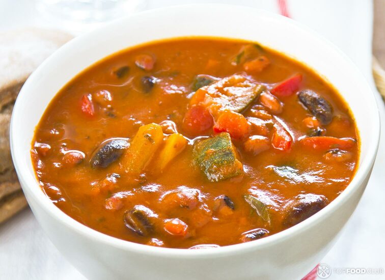 2021-08-18-21v8qh-minestrone-soup-ptjmd7n