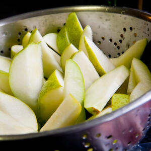 Cut the pears into cubes