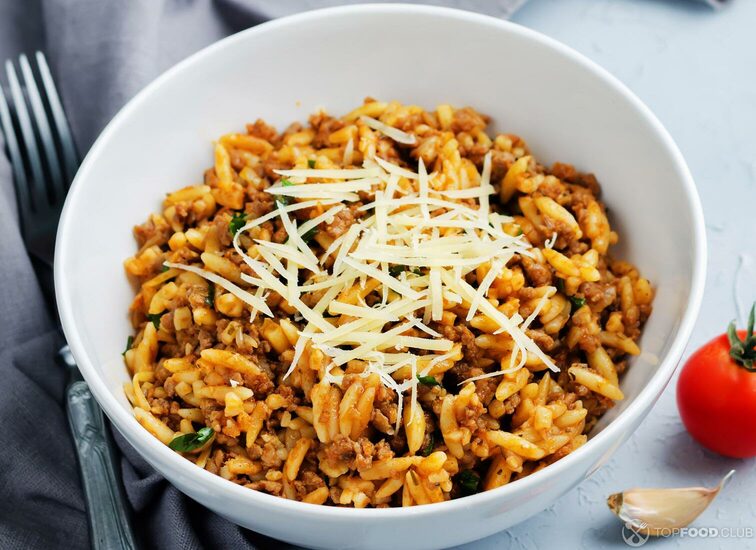 2021-08-25-67cz4s-minced-meat-tomato-orzo-pu7p798