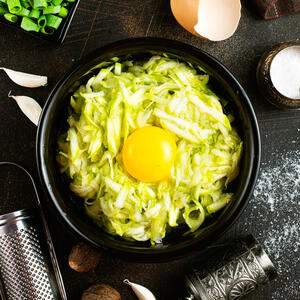 Rinse zucchinis, grate them. Break the eggs in a bowl, add to the bowl with zucchinis.