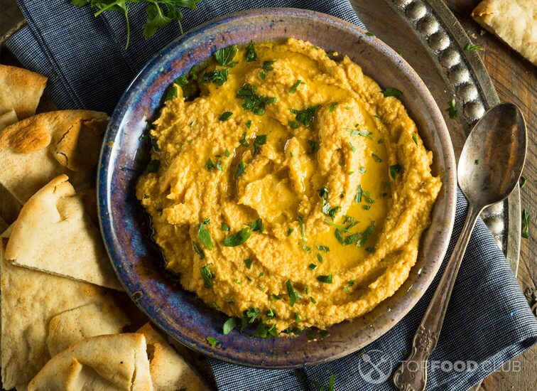 2021-09-21-b87uqa-homemade-greek-pumpkin-hummus-pxpsdy4