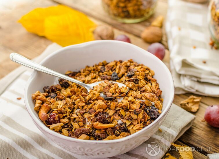 2021-09-22-7jur8a-baked-granola-9y7khf8