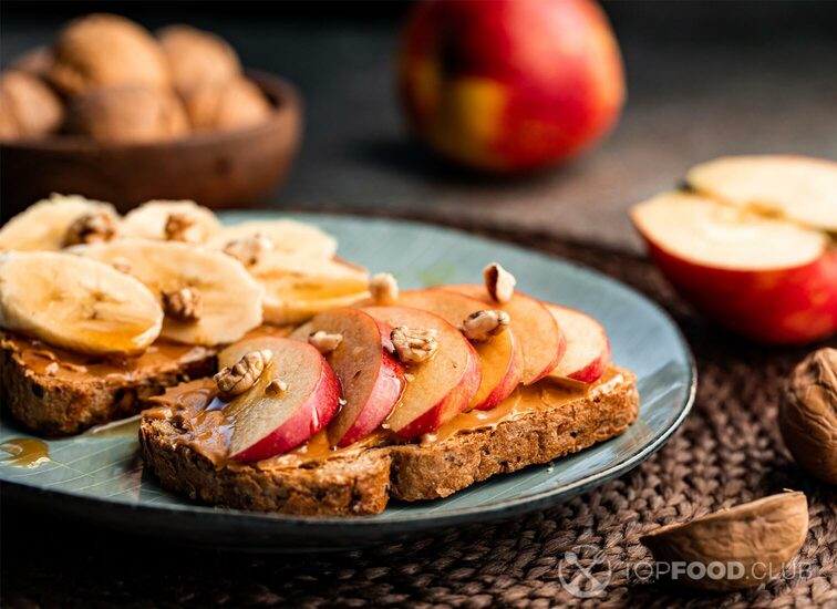 2021-09-22-k9lbtr-toasts-with-peanut-butter-apple-banana-walnut-and-3mttatd